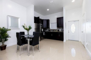 Comfortable 4 bedroom townhome at calle 8 Miami